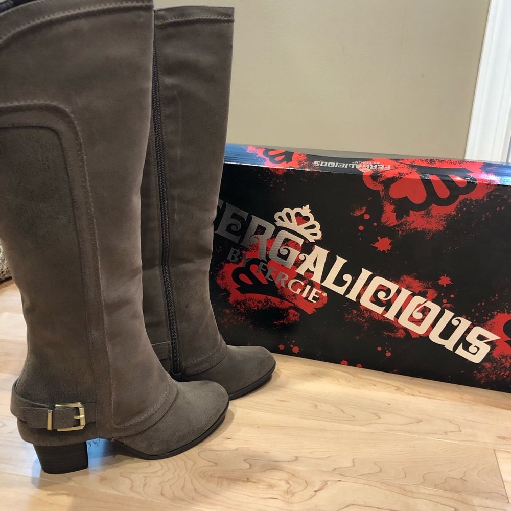 Women’s fergalicious tyra 2 taupe boots size 6.5